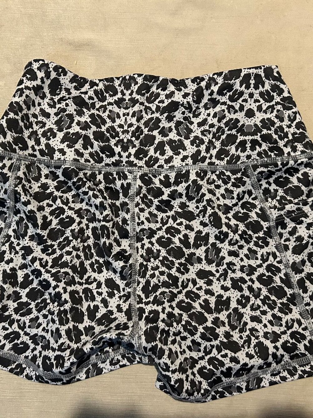 NWT AMAZON ESSENTIALS Leopard Print Black and Grey Shorts Size Extra Small